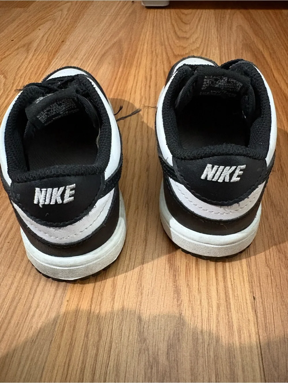 Nike Kids Black and White Low-Top Sneakers - Classic Two-Tone size 9c